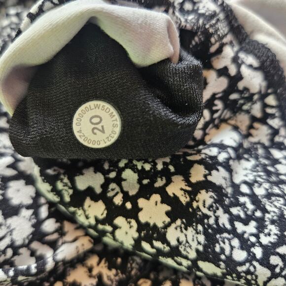Like New Lululemon Align High Rise Crop Venture Floral Alpine Black White Sz 20 - Picture 8 of 14